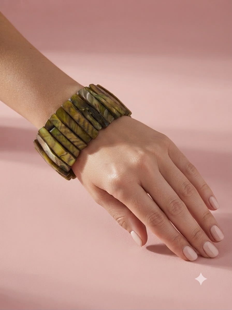 Pulseras hechas con conchas de agua dulce